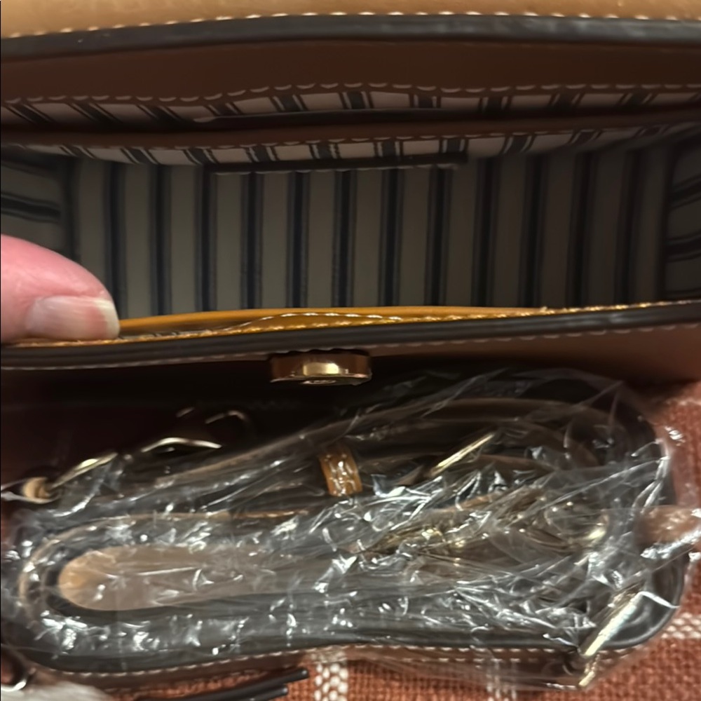 Dooney & Bourke Brown leather  Crossbody Bag vintage NWT - Picture 8 of 10